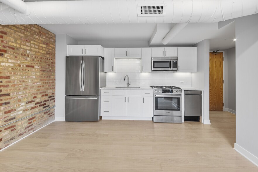 Building Photo - 4638 N Ashland Ave