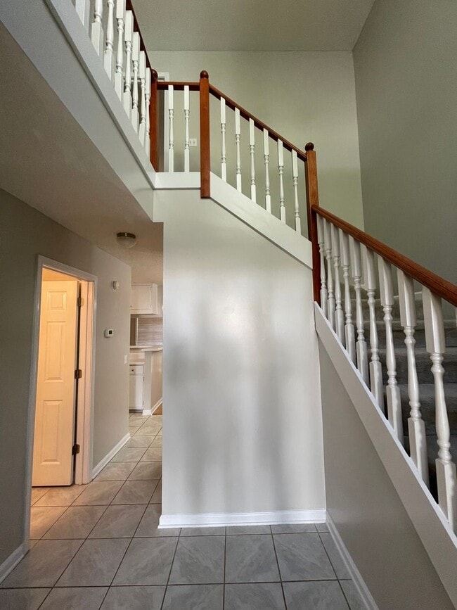 Building Photo - Foxhill Commons - 12 Month Minimal Lease! ...