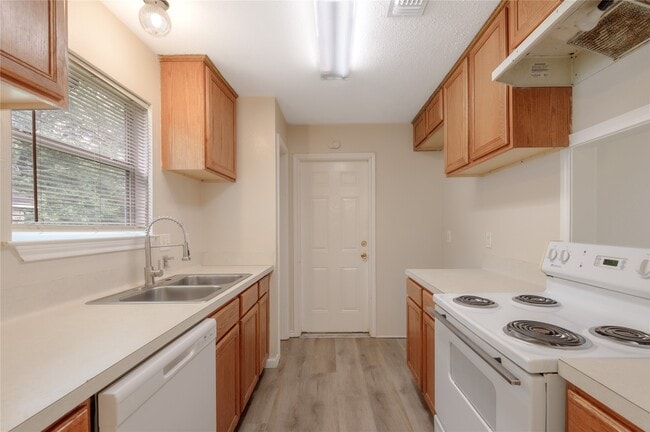Building Photo - 636 Avenue H