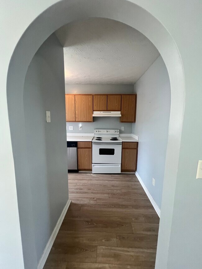 Building Photo - Southern Charm