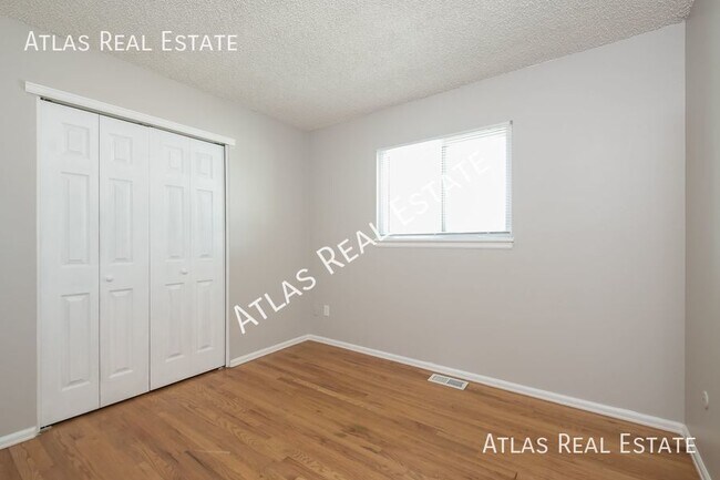 Building Photo - Cozy 3 Bed 1 Bath Home in Central Aurora!!...