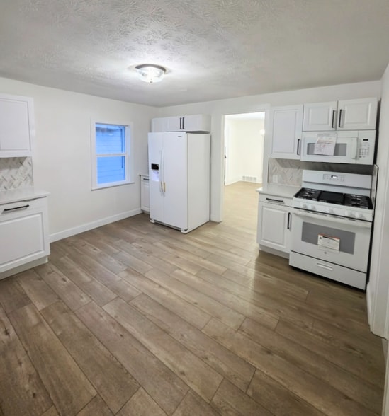 Building Photo - 4210 Robert Ave