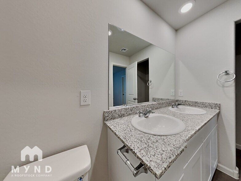 Building Photo - 10253 W Wenden Dr