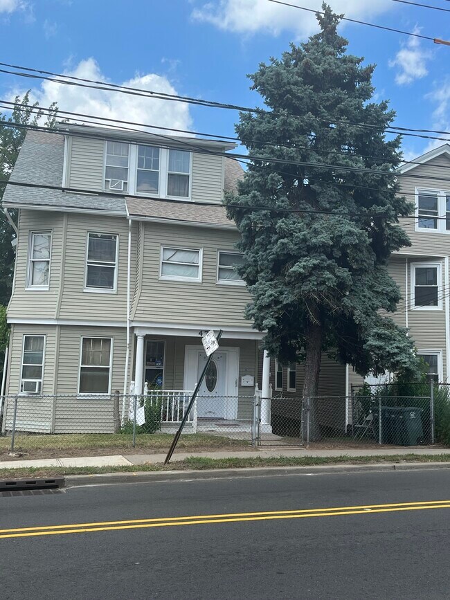 First Floor Apartment. Nice, 5 & 1/2 Room Heat/HW included. Nice siz - 477 Grove St