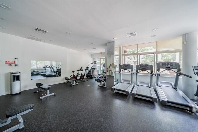 Building Photo - 20 2nd St