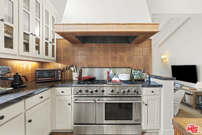 Building Photo - 7445 Palo Vista Dr