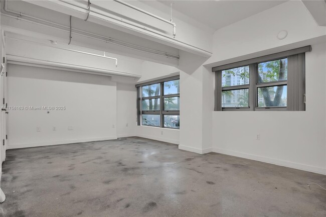 Building Photo - 4332 Collins Ave