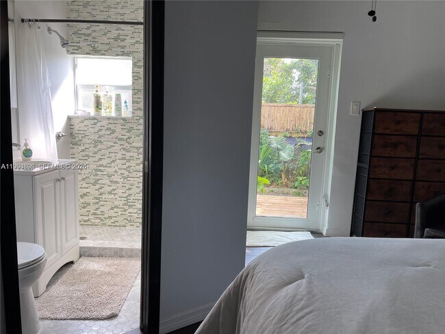 Building Photo - 732 NE 87th St