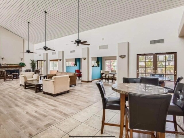 Building Photo - 8581 Villa La Jolla Dr
