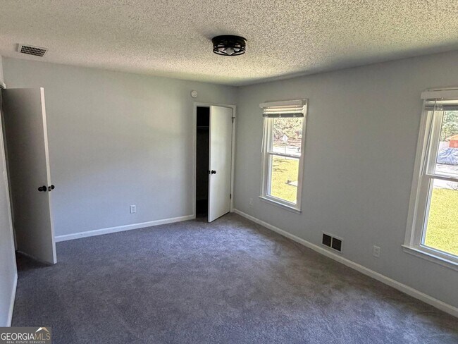 Building Photo - 5677 Heron Ct