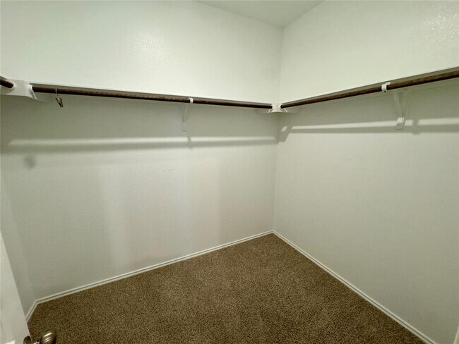 Building Photo - 511 Halfmoon Dr