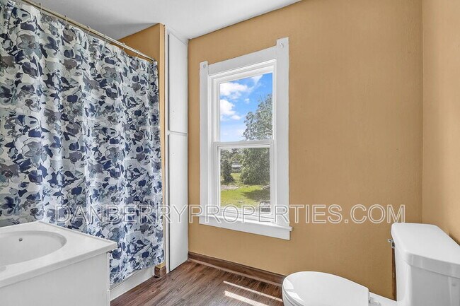 Building Photo - 2416 Lawton Ave
