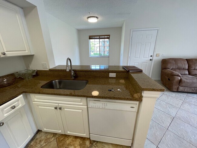 Building Photo - ANNUAL RENTAL - 2ND FLOOR 1 BED / 1 BATH C...