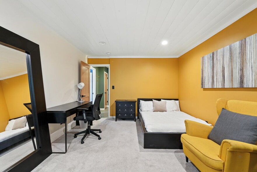 Building Photo - 33 Reef St