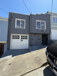 Building Photo - Spacious 3 Bedroom Home Minutes from City ...