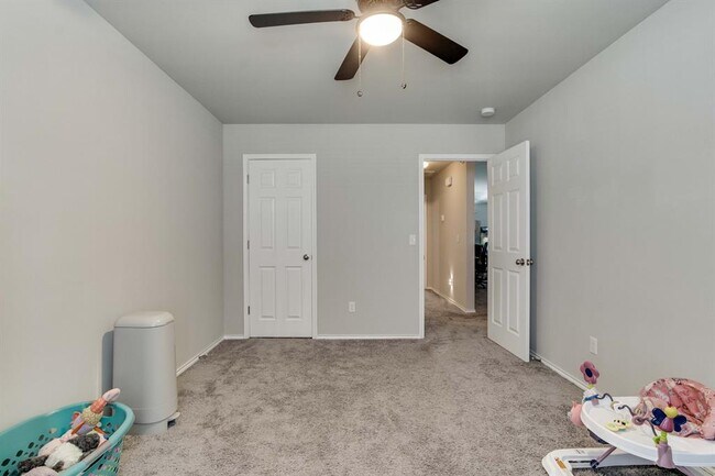 Building Photo - 2217 Stella Rd