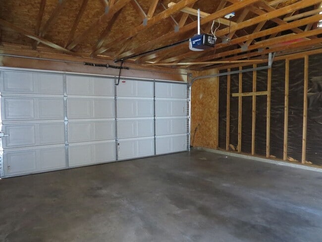 Building Photo - 2 Bedroom home COMING SOON!!!!