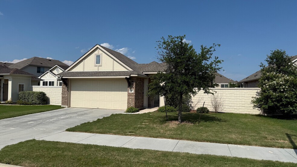 Building Photo - 417 Arabian Colt Dr