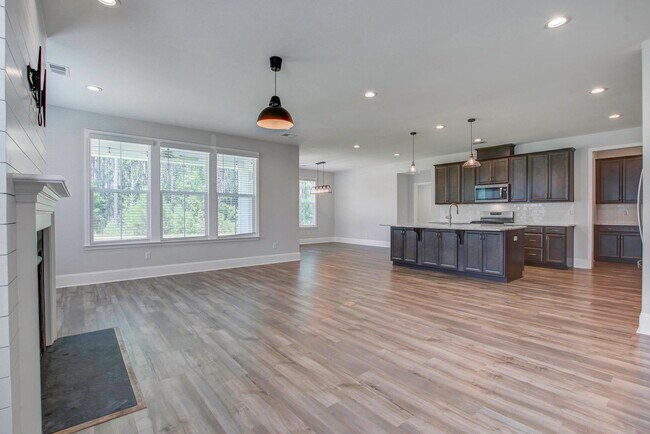 Building Photo - 216 Quimby Hill Dr