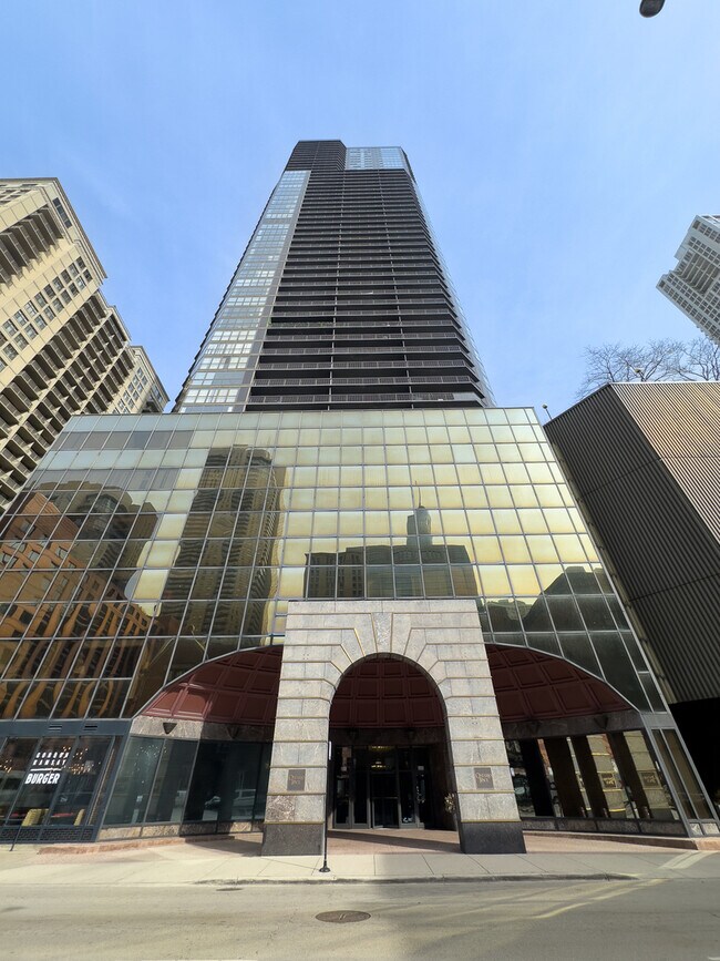 Building Photo - 10 E Ontario St