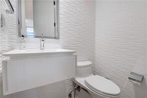 Building Photo - 18101 Collins Ave