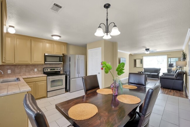 Building Photo - 125 Pine St