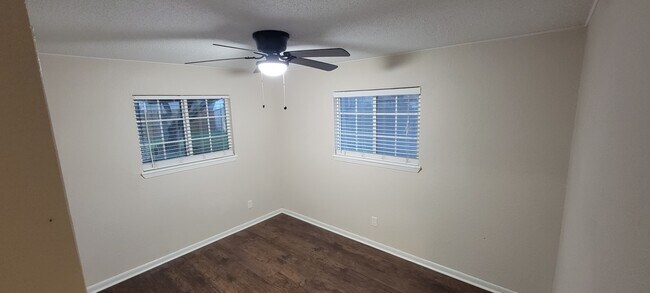 Building Photo - 5244 Larcade Dr