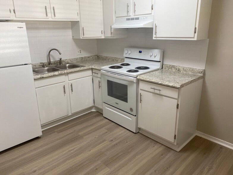 Interior Photo - Embassy Court