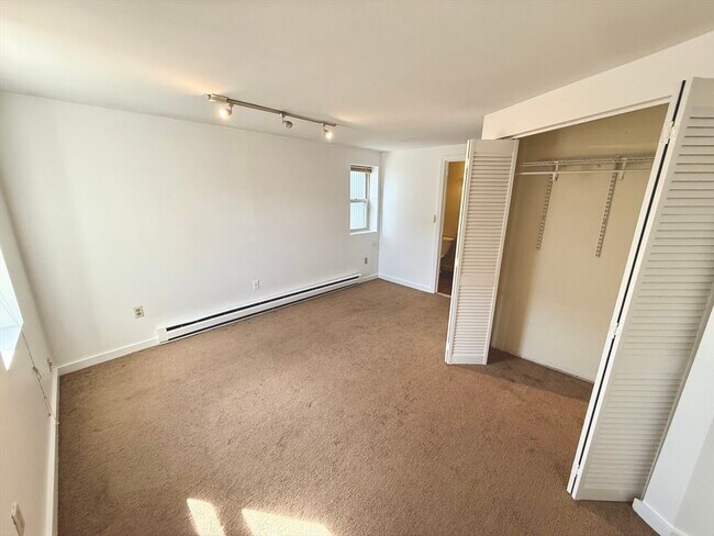 Building Photo - 85 A St