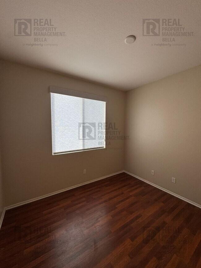 Building Photo - Spacious & Stylish 5-Bed, 3-Bath Home in Prime Murrieta Location