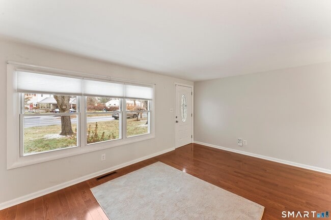 Building Photo - 67 Dogwood Dr