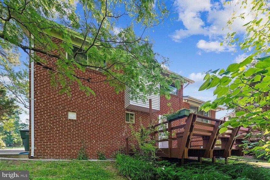 Building Photo - 7608 Wellesley Dr