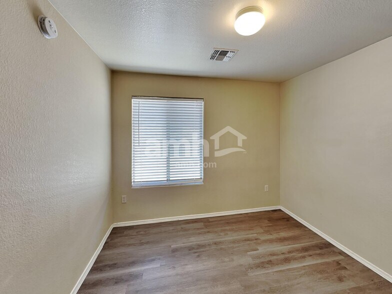 Building Photo - 6380 E Butte Stone Dr