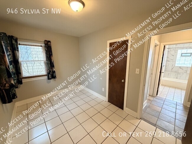 Building Photo - 946 Sylvia St NW