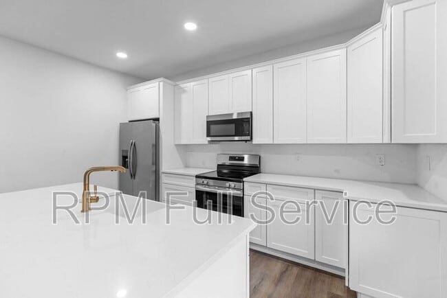 Building Photo - 1405 14th Ave N