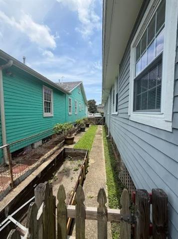 Building Photo - 804 Pontalba St