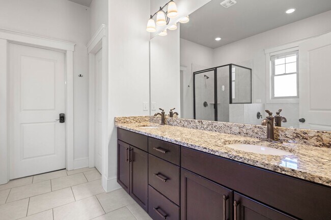 Building Photo - High-End Home on One Level - Beautiful Fletcher Neighborhood