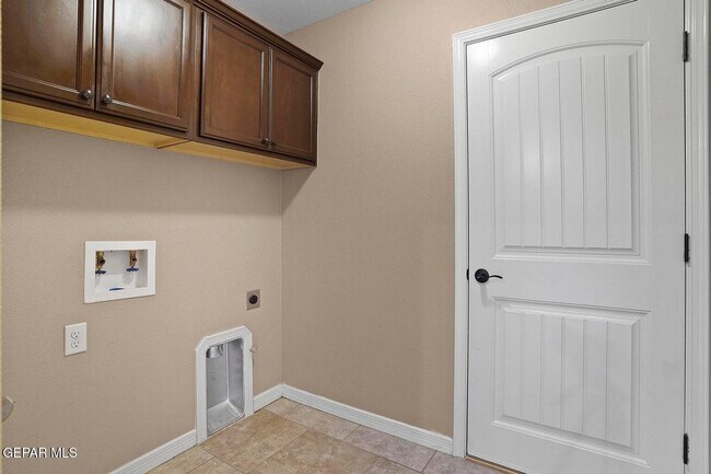 Building Photo - 5441 Roberto Avalos Ct