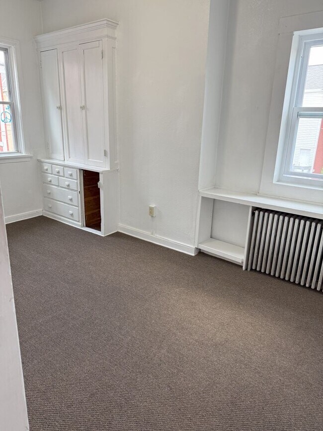 Building Photo - 417 Semple St