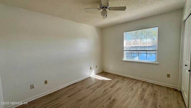Building Photo - 3696 Barbizon Cir N