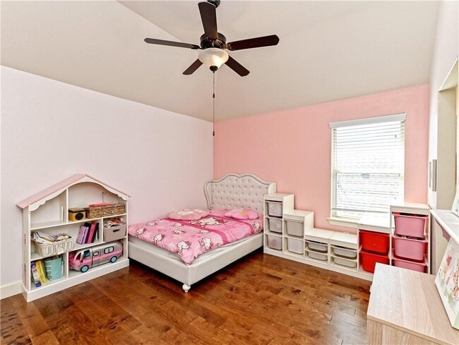 Building Photo - 332 Quartz Dr