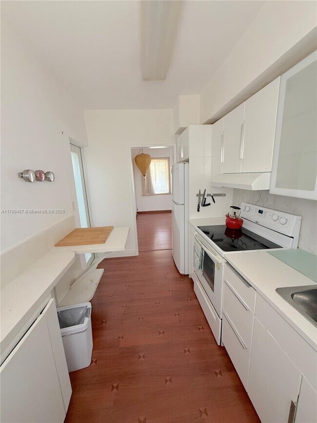 Building Photo - 1110 Venetian Way