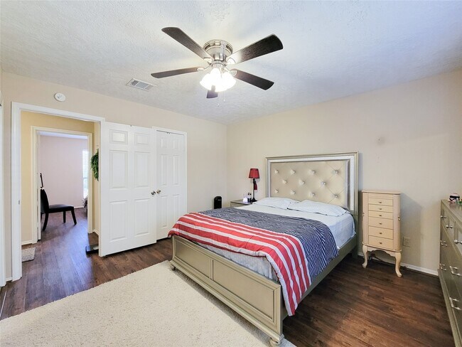 Building Photo - 412 Land Grant Dr