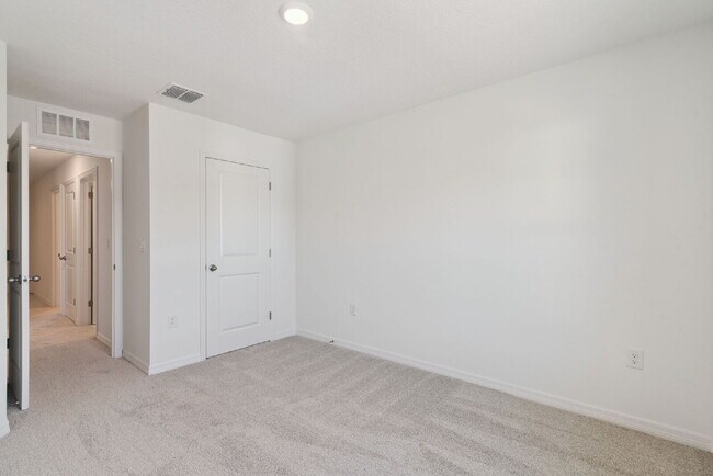Building Photo - 1108 Elm Dr