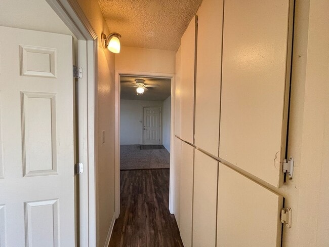 Building Photo - Downstairs 1-Bedroom Apartment, Private Patio, New Carpet & On-Site Laundry