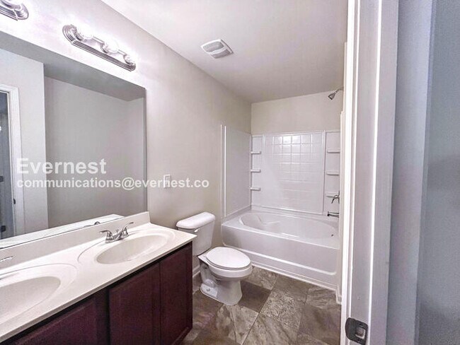 Building Photo - 3 Bed/3 Bath Home with Garage / Pet-Friendly / Available Now!