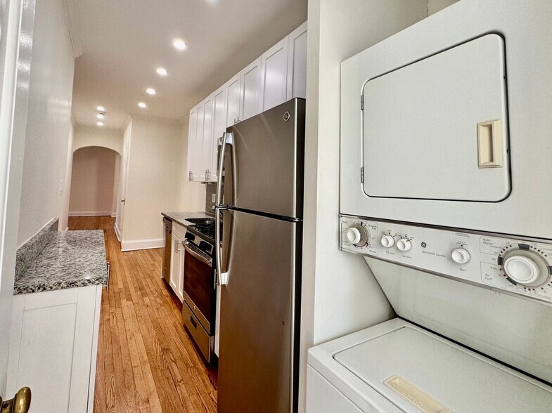 Building Photo - 4024 Calvert St NW