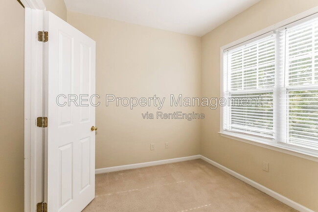 Building Photo - 105 Barberry St