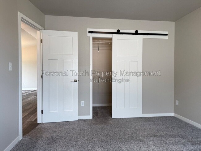 Building Photo - 1067 Barnes Dr W