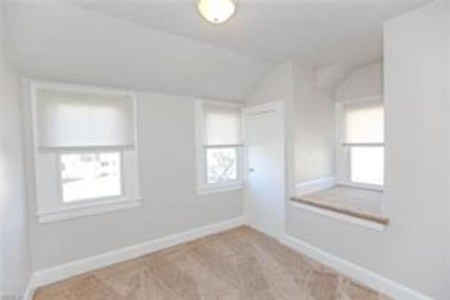 Building Photo - Cute bungalow rental in Cradock!